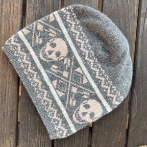 💀 Skull Cashmere Beanie – Gray & Blush